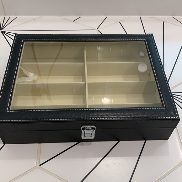 Sunglasses display case - Picture 3 of 5